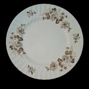 Queen Anne Floral Dinner Plate 'Terra Nova'
